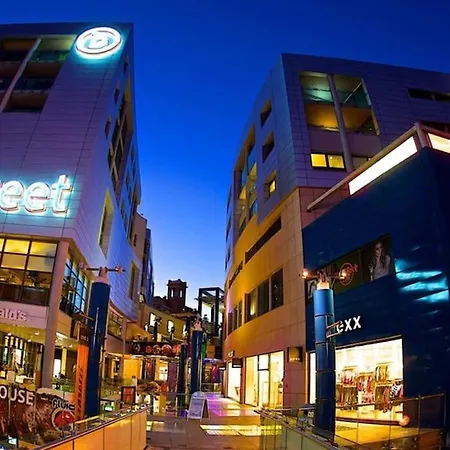 A Lovely Designer With Balcony In St' Julians By 360 Estates 아파트