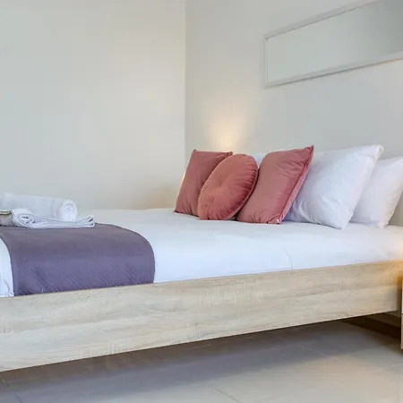 A Lovely Designer With Balcony In St' Julians By 360 Estates דירה Saint Julian's