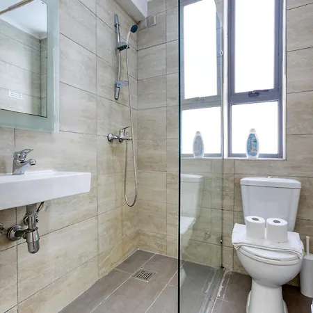 아파트 A Lovely Designer With Balcony In St' Julians By 360 Estates