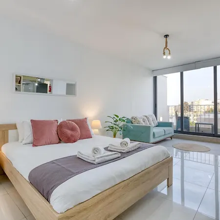 Lejlighed A Lovely Designer With Balcony In St' Julians By 360 Estates