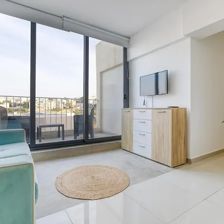 Lejlighed A Lovely Designer With Balcony In St' Julians By 360 Estates *