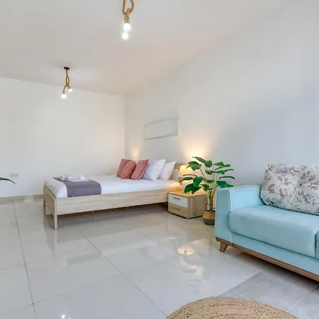 A Lovely Designer With Balcony In St' Julians By 360 Estates Lejlighed Saint Julian's