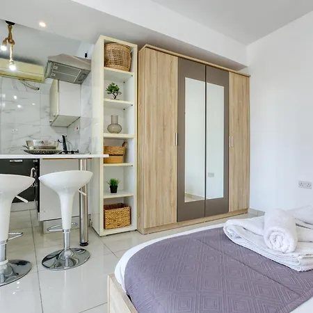 Lejlighed A Lovely Designer With Balcony In St' Julians By 360 Estates *