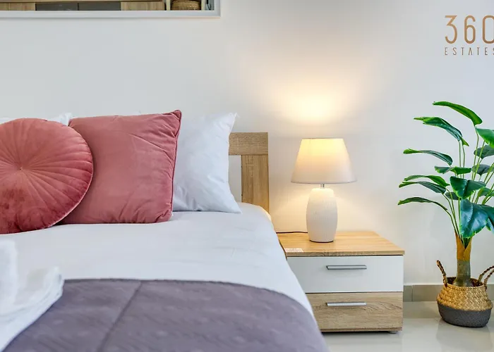 A Lovely Designer With Balcony In St' Julians By 360 Estates San Ġiljan