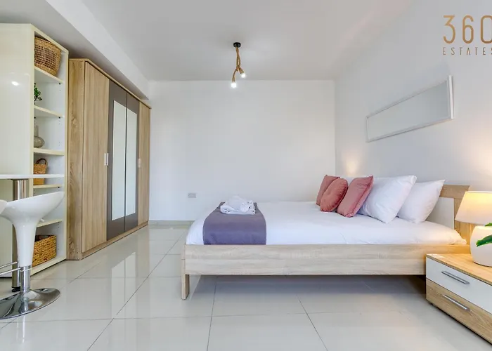 A Lovely Designer With Balcony In St' Julians By 360 Estates * San Ġiljan