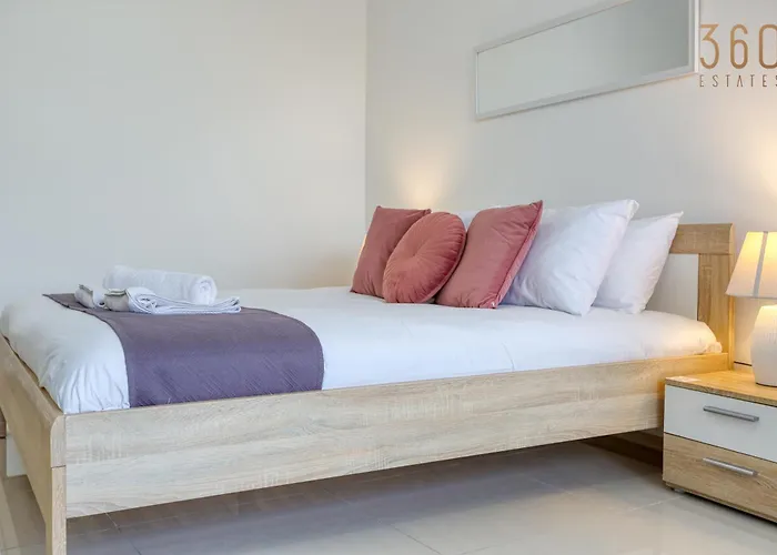 A Lovely Designer With Balcony In St' Julians By 360 Estates Appartement San Ġiljan